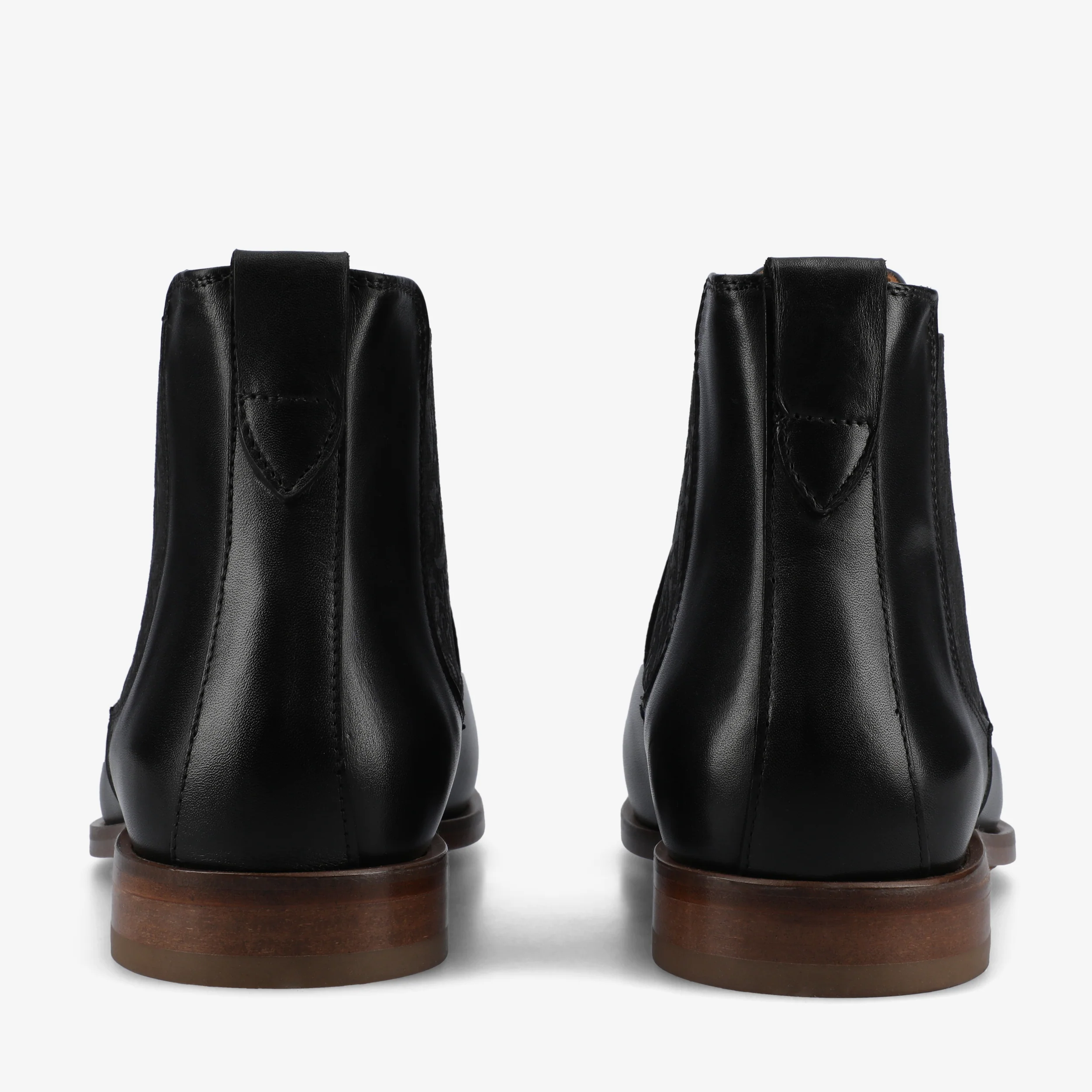 The Murphy Chelsea Boot in Black - Image 4